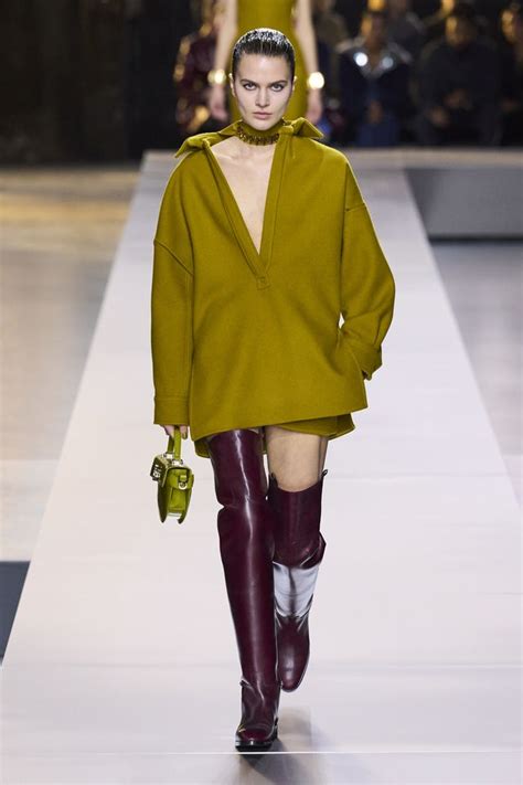 gucci collezione autunno inverno 2022|ginocchio donna Gucci.